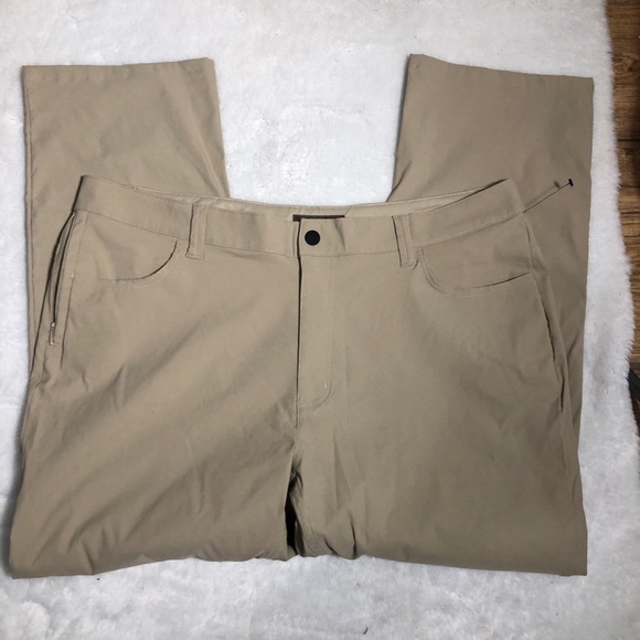 - Mens Tan Windriver Pants/Shorts. Like New. Size 40 - Picture 1 of 9